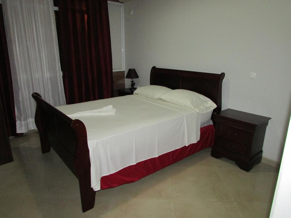 Residencial Girassol, Lda Panzió São Filipe Kültér fotó